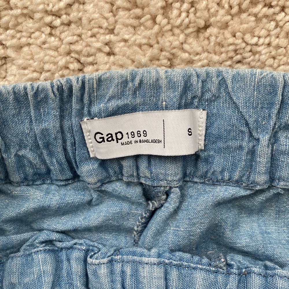 GAP shorts - Picture 3 of 6
